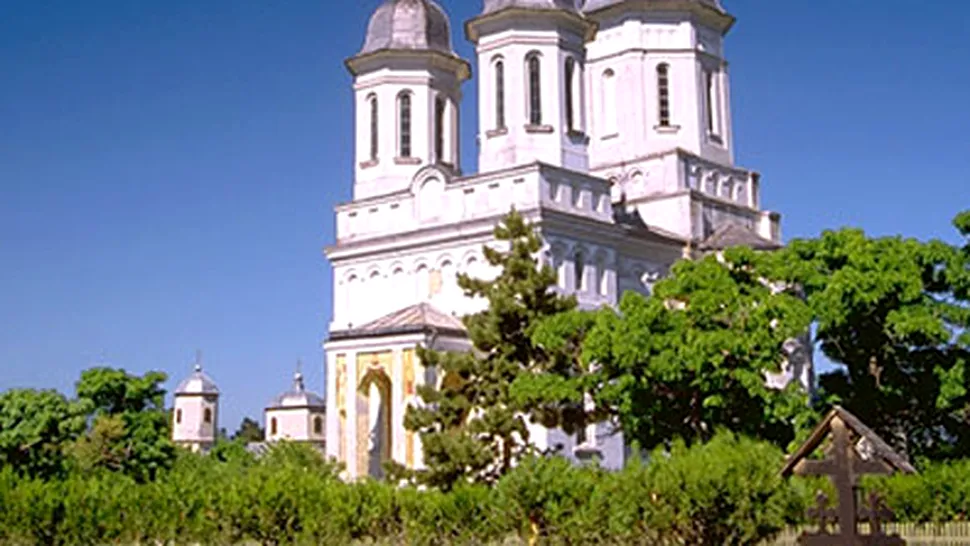 Maicile de la o mânăstire din Tulcea au sechestrat patru hoți