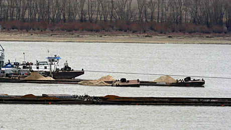 O pata de produs petrolier a fost descoperita pe Dunare