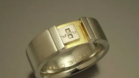 Cat de „geek” sa fii incat sa iti faci verigheta USB?