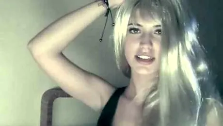 Antonia și-a schimbat look-ul… este blondă! (Video)