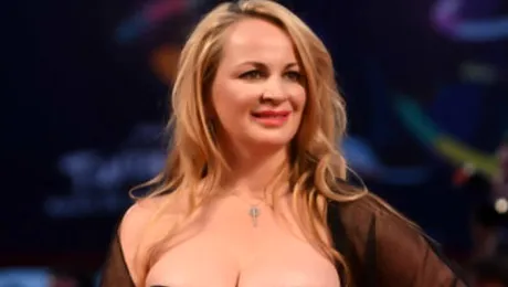 Delia Antal a plecat la Cannes! Află ce legătură are actriţa cu Obama!