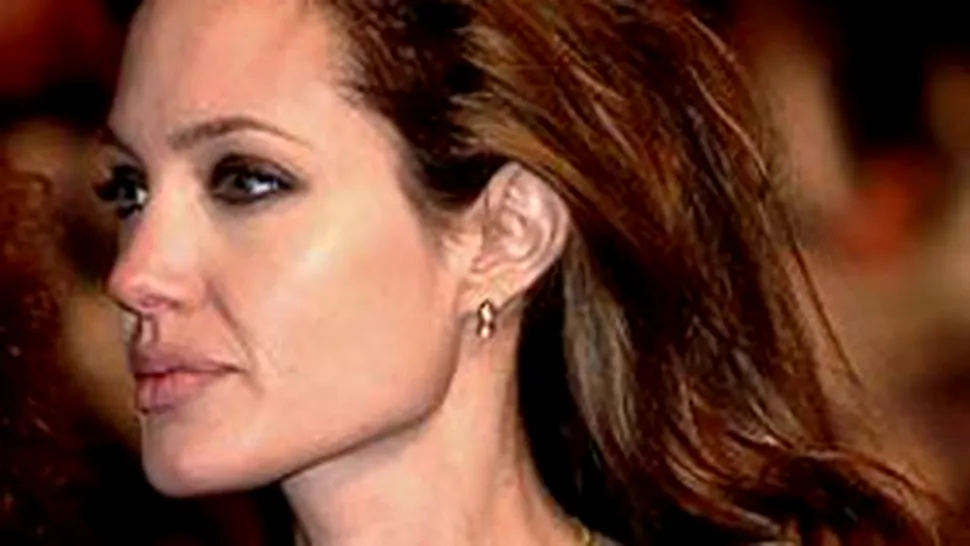 Angelina Jolie este din nou gravida si asteapta gemeni