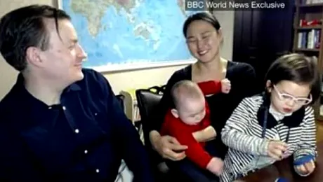 Cei 2 copii care au intrat peste interviul tatălui lor la BBC au primit propriu desen animat – VIDEO