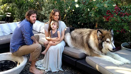 Alicia Silverstone, o mămică nonconformistă