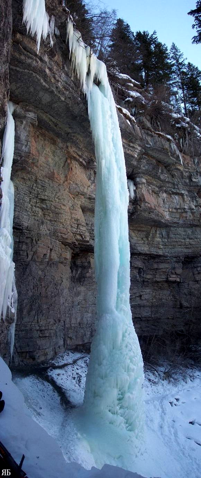 "Fang" - Frozen Waterfall in Vail (The Fang in Vail - Frozen Waterfall), USA