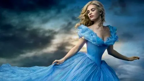 Lily James, invidiată pentru silueta ei, în ”Cenuşăreasa”