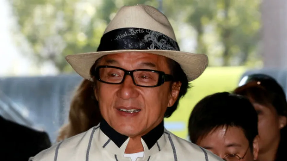 Jackie Chan a ajuns în România! Actorul a purtat o ie românească la lansarea peliculei sale