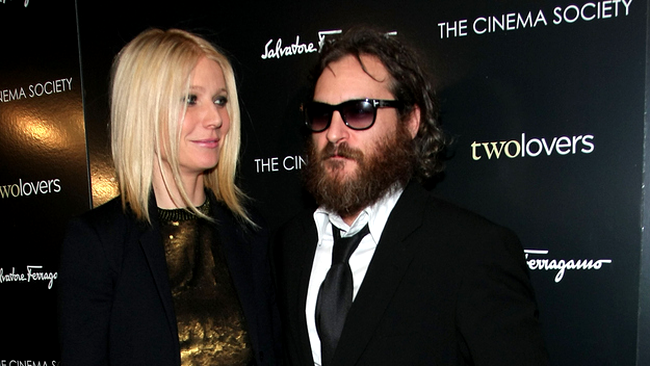 Fața lui Gwyneth văzându-l pe Joaquin Phoenix