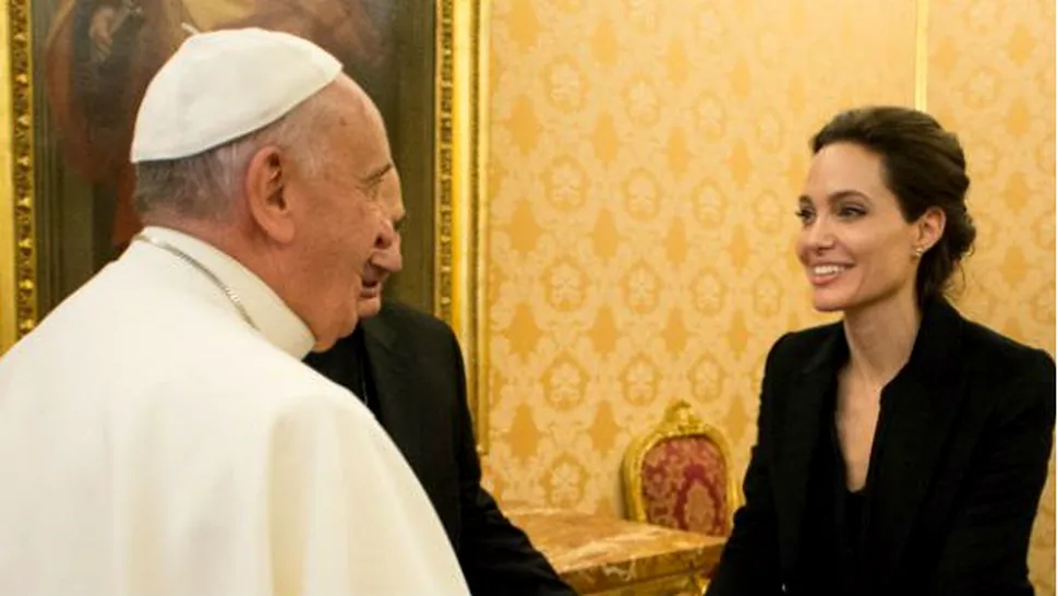 Angelina Jolie s-a întâlnit cu papa Francisc, la Vatican