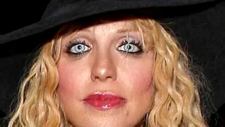Courtney Love „a uitat” sa inapoieze bijuterii in valoare de 113.000 de dolari