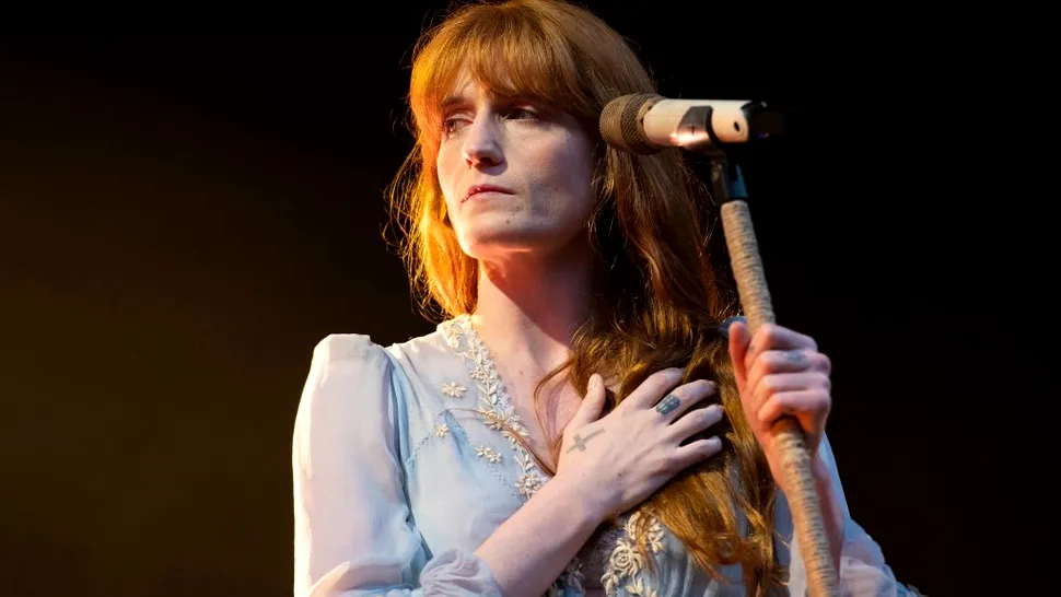 Cântăreața Florence Welch, mândră că sărbătorește șapte ani fără alcool