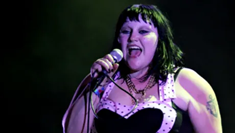 Beth Dito, un fel de Nikita a Hollywood-ului (Poze)