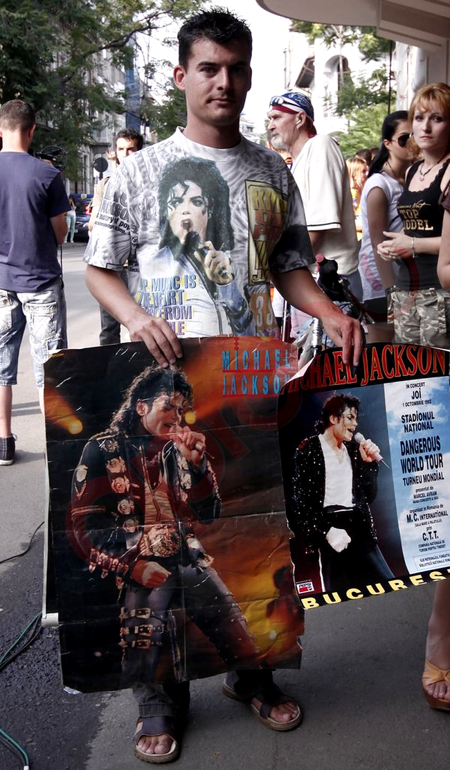 Fanii romani plang pentru Michael Jackson