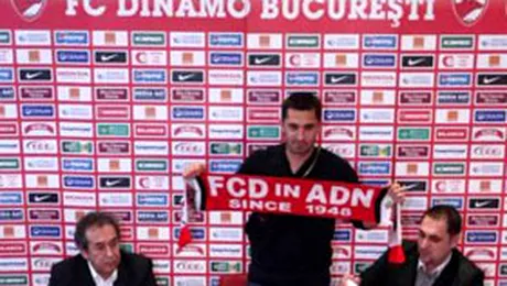 Fularul cu care a pozat Niculescu, disponibil fanilor!