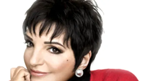 Liza Minnelli lanseaza colectia vestimentara „The Liza Collection”