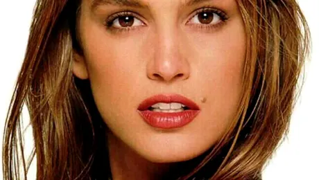 Cindy Crawford se mentine in forma si la 42 de ani (Foto)
