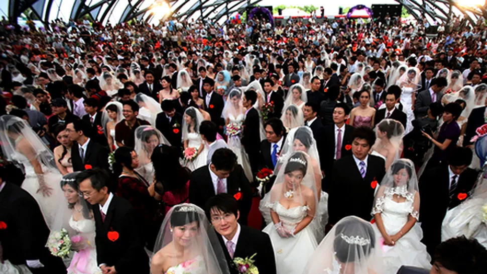 163 de cupluri s-au casatorit simultan, in Taiwan (Video)