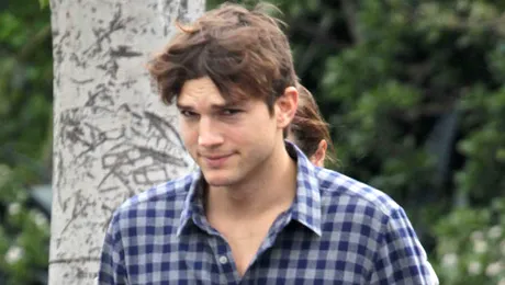 Ashton Kutcher cu ochii după femei