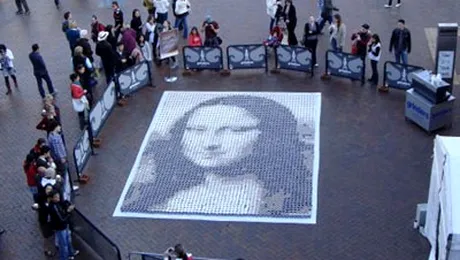Mona Lisa, recreata din pahare cu cafea! (Poze)