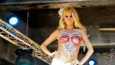 Rose-Marie Florescu, topless pe scena (Poze)