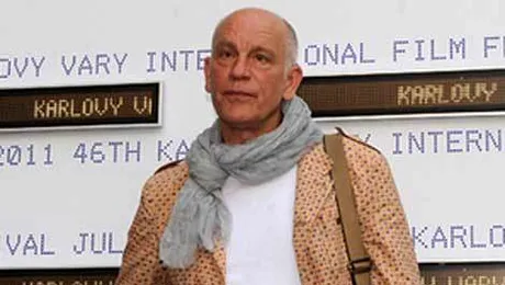 Designerul John Malkovich prezinta colectia vestimentara pentru 2012