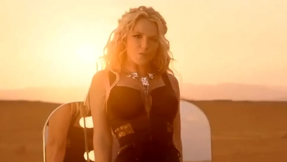 Britney Spears poartă corset românesc în noul videoclip 