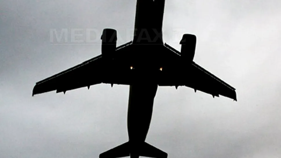 Sapte pasageri ai unui zbor au fost raniti din cauza turbulentelor