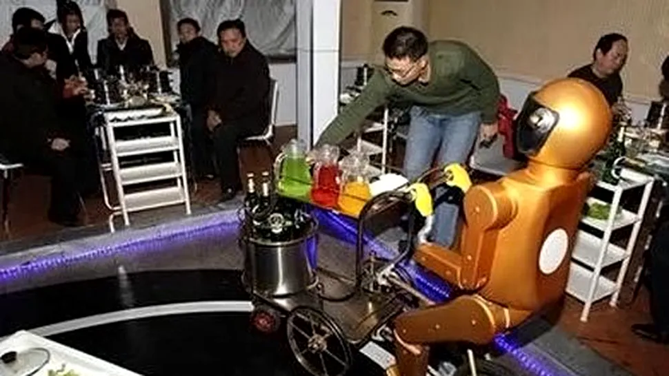 Primul restaurant cu ospatari-roboti, deschis in China (Video)