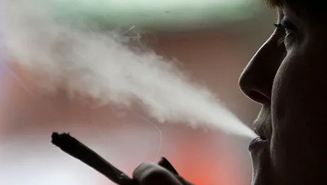 Amsterdam, primul oraș olandez care interzice fumatul marijuanei în școli