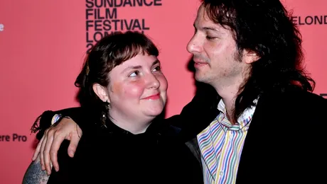 Lena Dunham, creatoarea serialului „Girls”, s-a căsătorit cu muzicianul Luis Felber