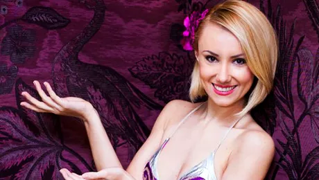 Bebeluşa Oana şi-a ales 3 rochii de mireasă