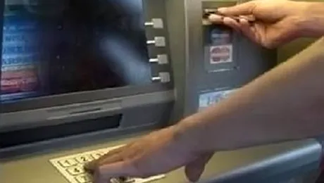 Urmeaza statia BCR, cu ATM pe dreapta!