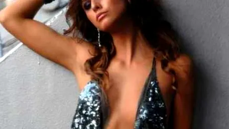 Roxana Ilie da modelingul pe politica!