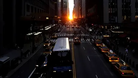 Manhattanhenge, fenomen astronomic uimitor in New York (Video)