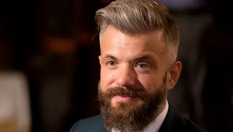 Cine este noul burlac şi care este povestea lui – FOTO