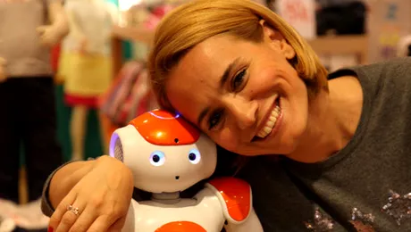 Fiul Andreei Esca s-a împrietenit cu un roboţel