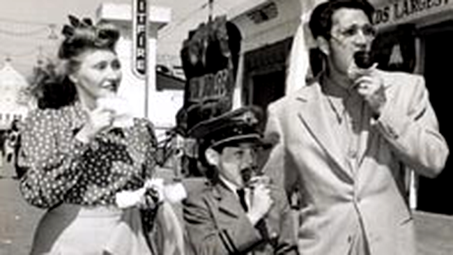 Alan Alda in copilarie, alaturi de parinti