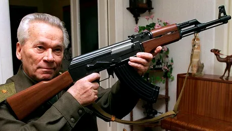 A murit inventatorul celei mai letale arme de pe pământ, Mihail Kalașnikov