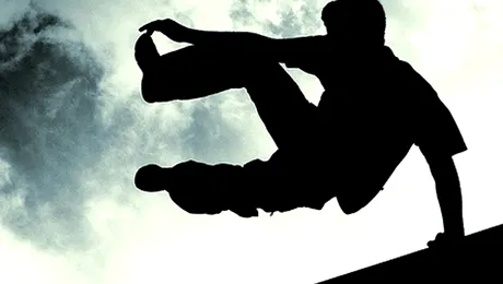 Pana si cainii practica Parkour! (Video)