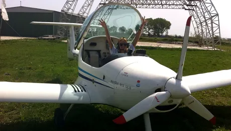 Roxana Ionescu: „Sunt un vânător de adrenalină, fac loopinguri şi sunt pilot de curse”