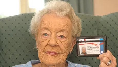 O batranica nu a putut sa cumpere o sticla cu whisky, dintr-un motiv socant!