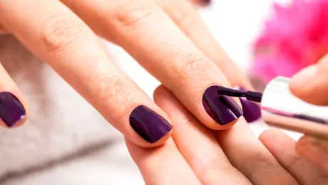 Trucuri pentru ca lacul de unghii să reziste mai mult