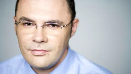 Câţi bani a câştigat anul trecut Moise Guran! Prezentatorul TV se pricepe la dat sfaturi şi, în realitate…