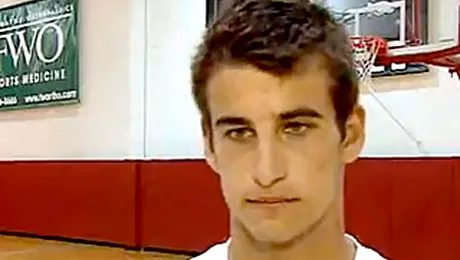 Un adolescent a scapat cu viata din doua accidente aviatice, dar a ramas orfan