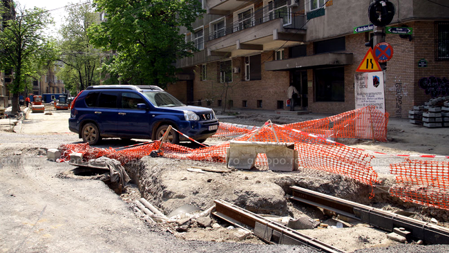 Masinile trec greu peste 