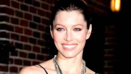 Jessica Biel debuteaza si in muzica (Video)