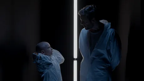 „Uneori ninge cu zăpadă, alteori cu întuneric”, de Gabriel de Achim, are premiera mondială la Tallinn (VIDEO)