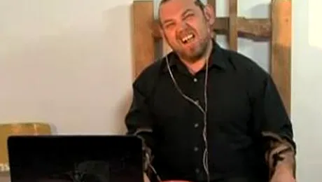 Un artist rus va ofera ocazia de a-l ucide, in direct! (Video)
