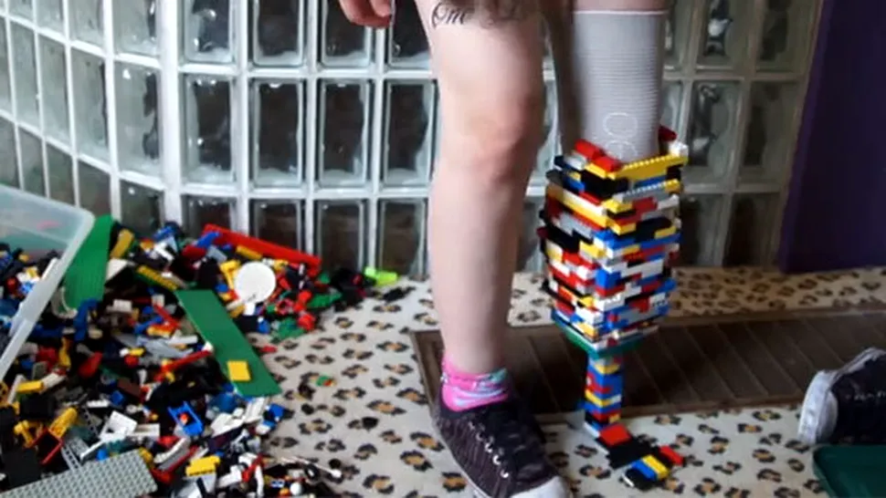 Și-a făcut proteză pentru picior din piese Lego