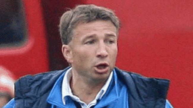 Dan Petrescu striga la arbitrul partidei